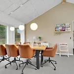 펜션 4 Bedroom Awesome In Vinderup