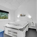 4 Bedroom Awesome In 펜션 Vinderup