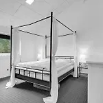 4 Bedroom Awesome In *
