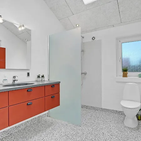 4 Bedroom Awesome In *