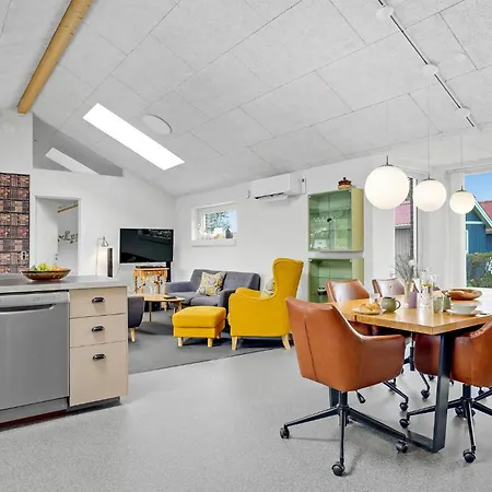 4 Bedroom Awesome In בית נופש