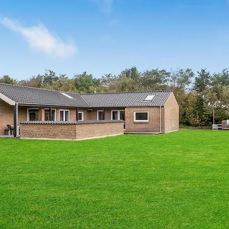 4 Bedroom Awesome In *