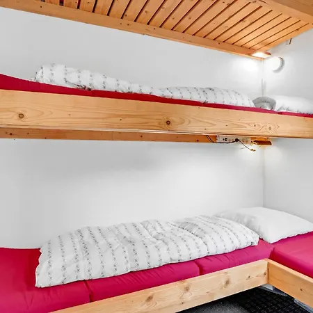 4 Bedroom Awesome In Prázdninový dům Vinderup