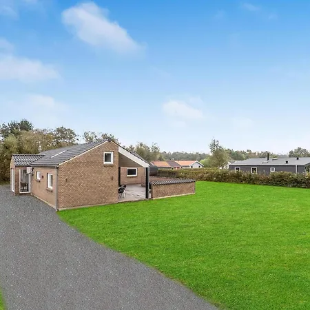4 Bedroom Awesome In *
