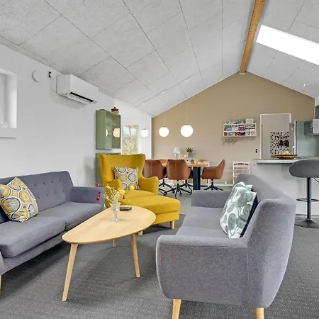 4 Bedroom Awesome In Holiday home *