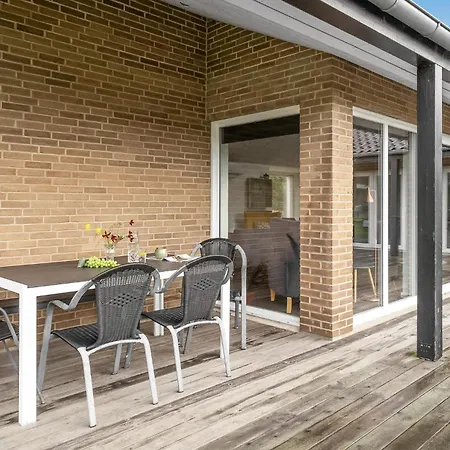 4 Bedroom Awesome In *