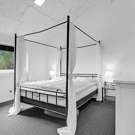 4 Bedroom Awesome In *