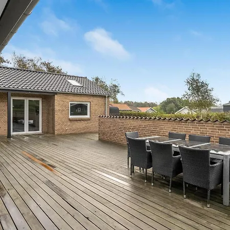 4 Bedroom Awesome In Holiday home *