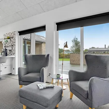 4 Bedroom Awesome In *